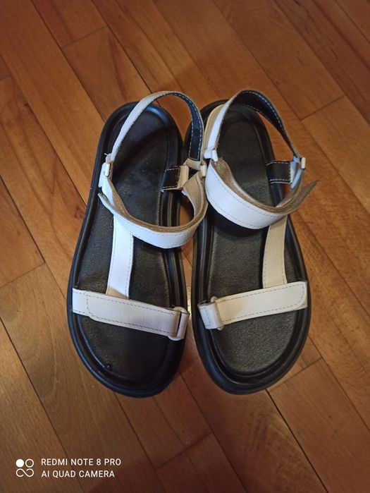 босоніжки шкіряні  продам
