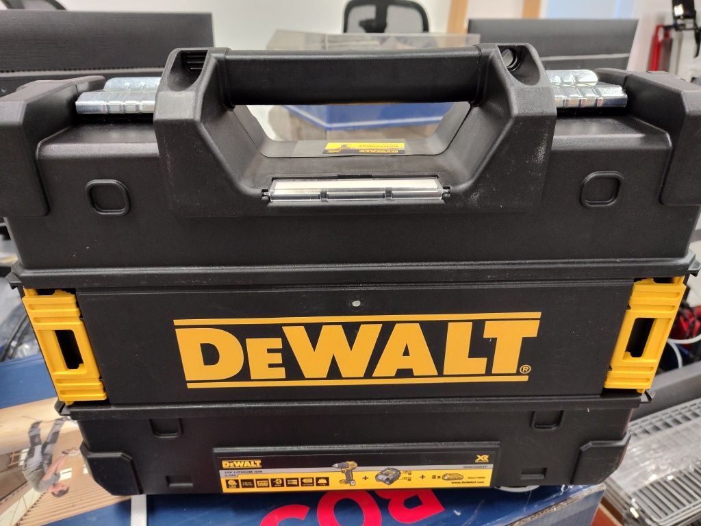DeWalt wkrętarka 18V DCD708D2T