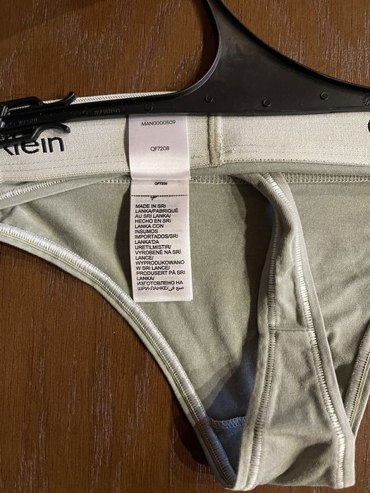 Stringi damskie Calvin Klein r. M