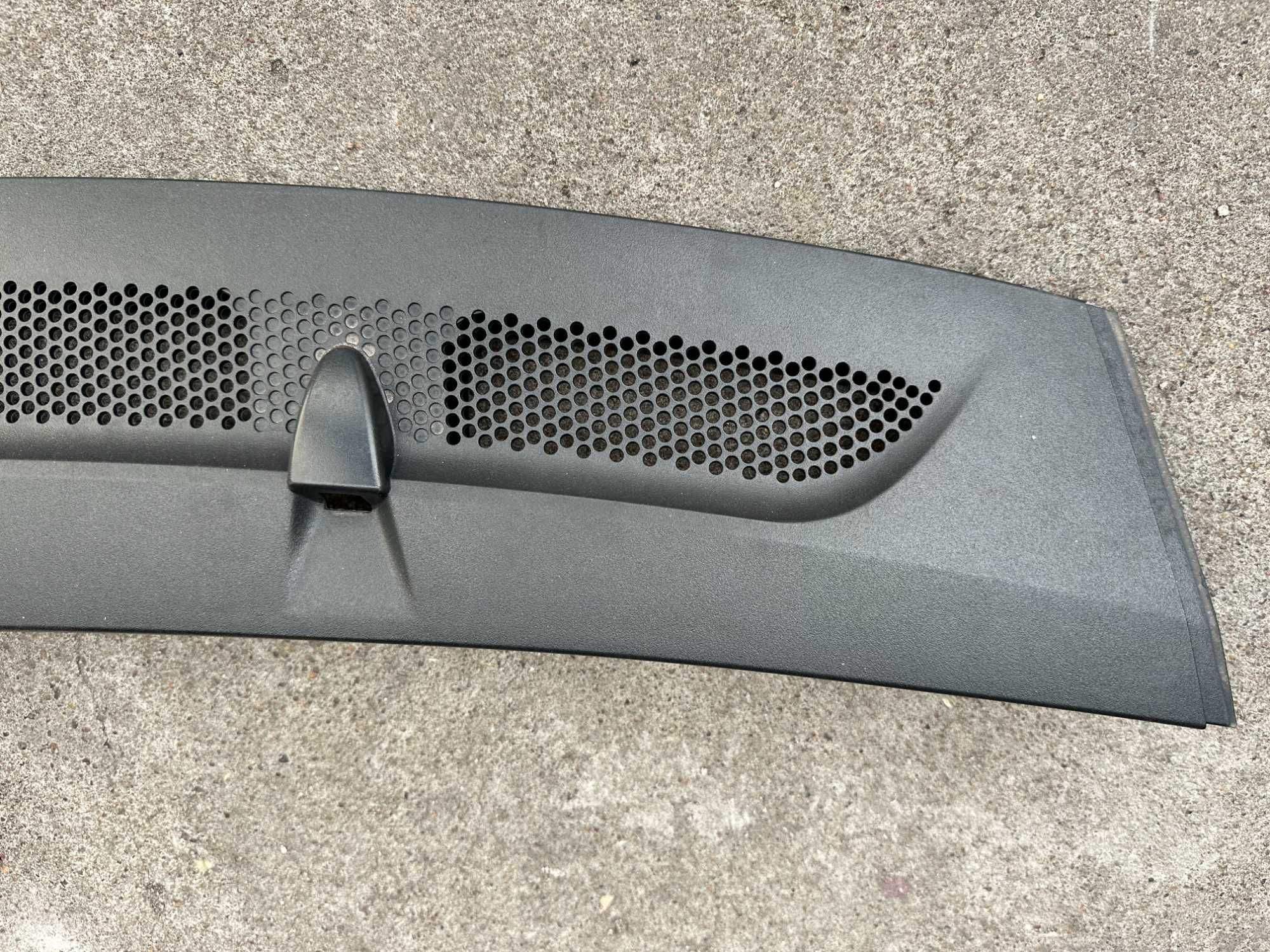 Mercedes A klasa W169 Listwa osłona plastik podszybie na masce kratka