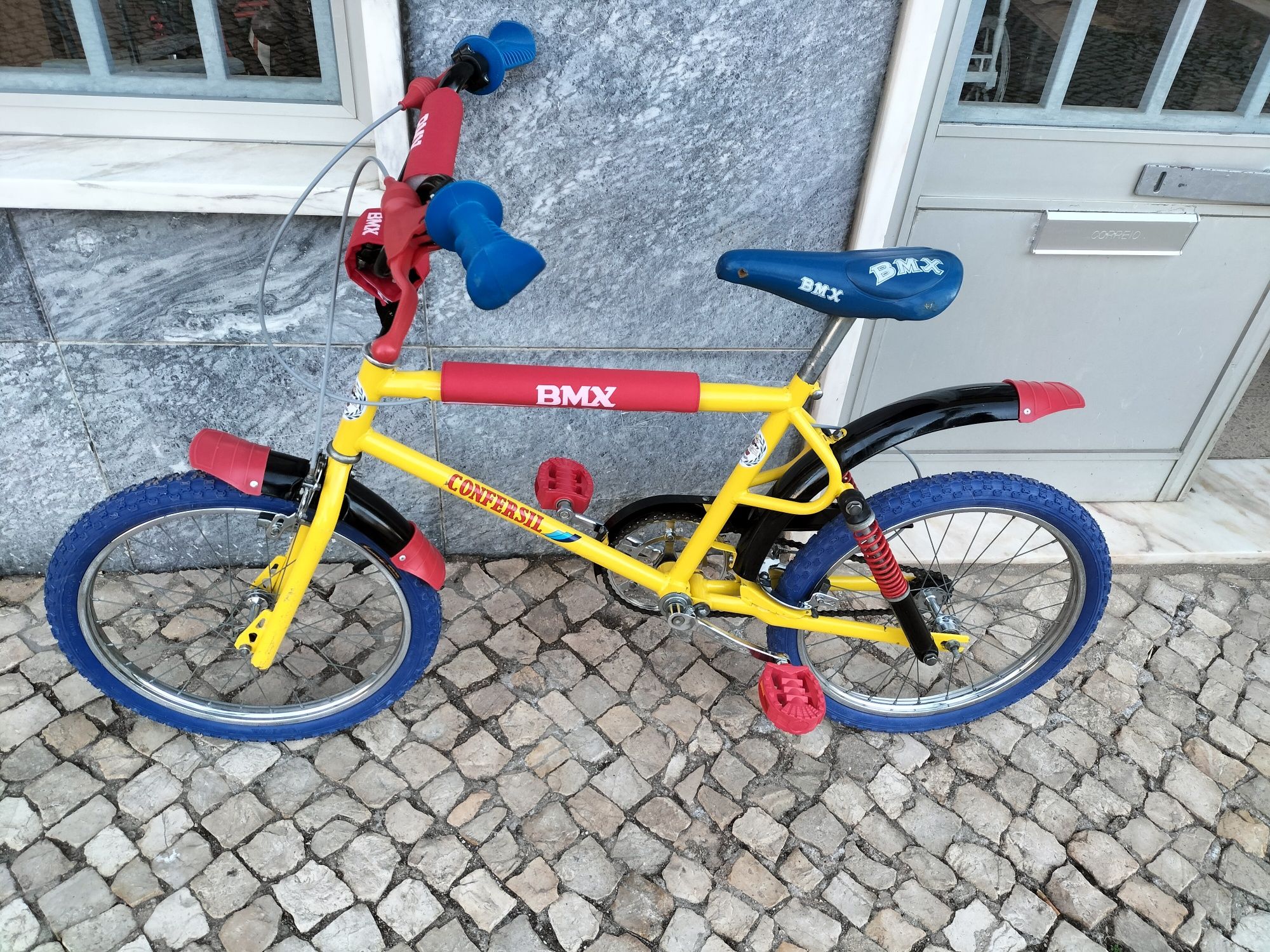 Bicicleta BMX confersil com amortecedores duplos
