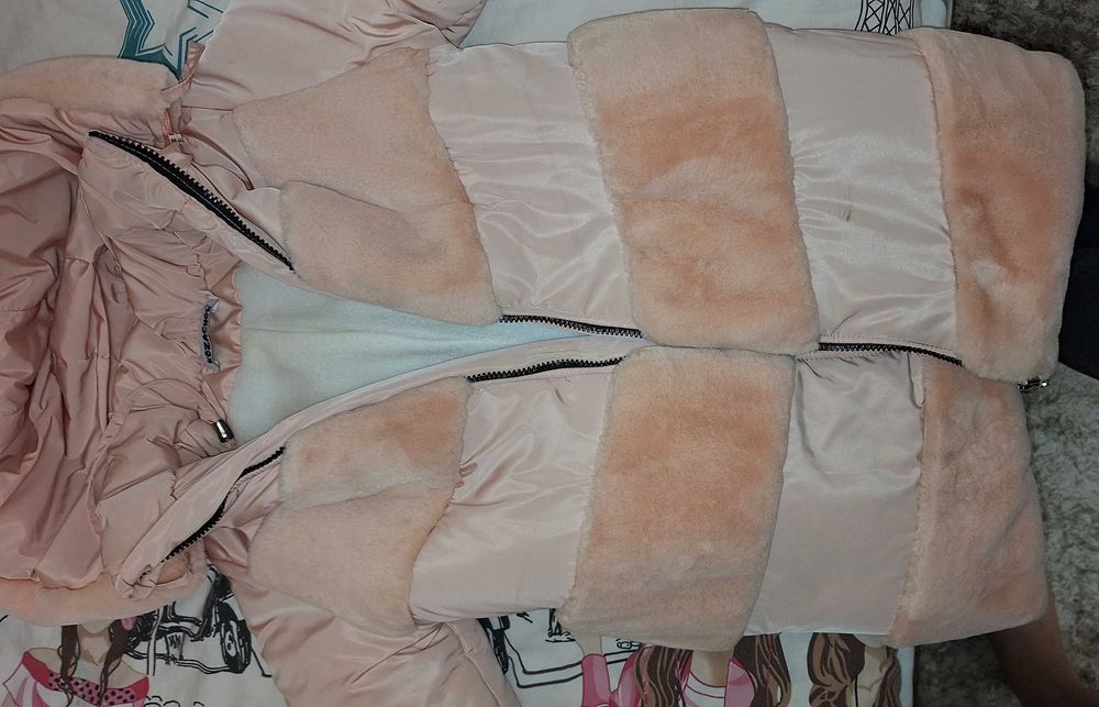 Куртка дитяча зимова розміром 128 для дівчинки