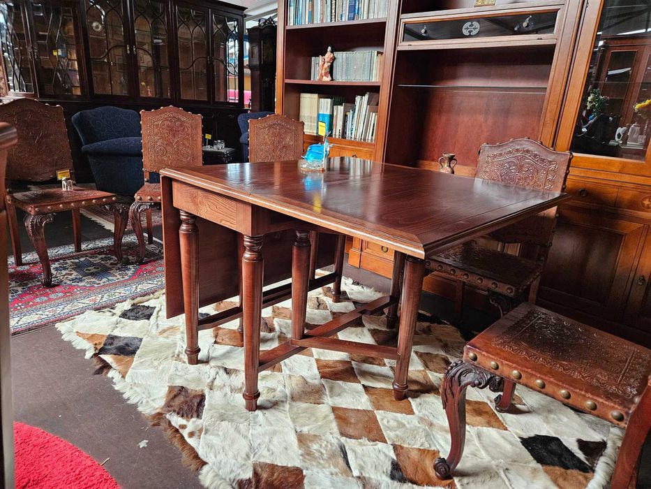 Mesa em madeira maciça estilo Holandês - Muito bom estado geral