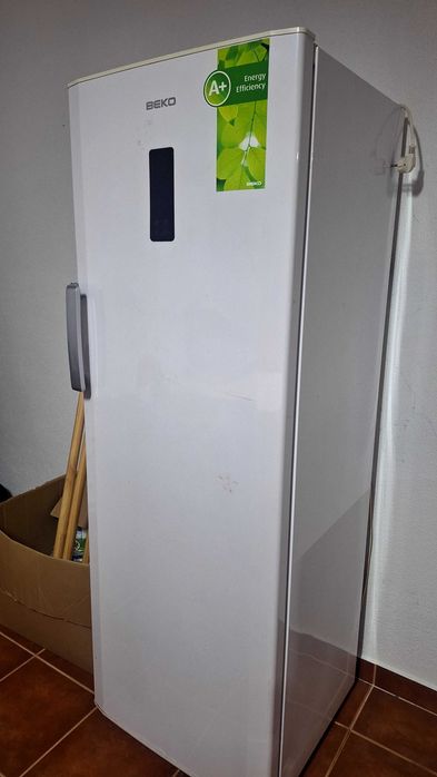 Arca Congeladora Vertical Beko – 7 Gavetas – Classe A+