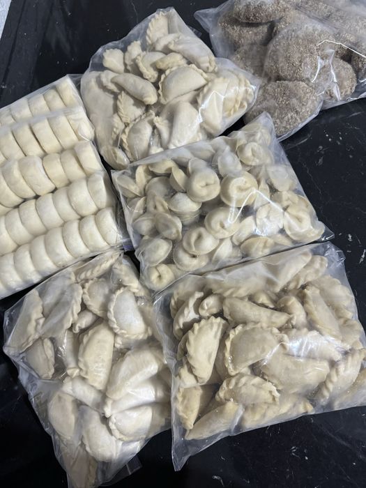 Домашні напівфабрикати сирники вареники пельмені