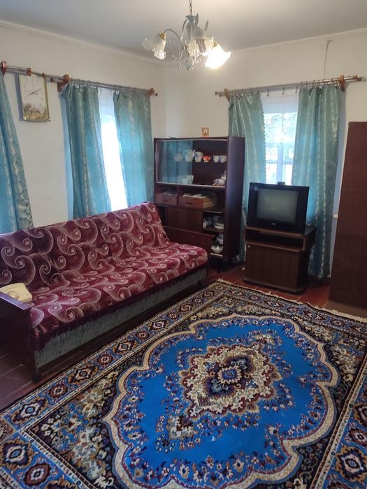 Продам будинок біля гімназії 1.   0 9 5 3901053