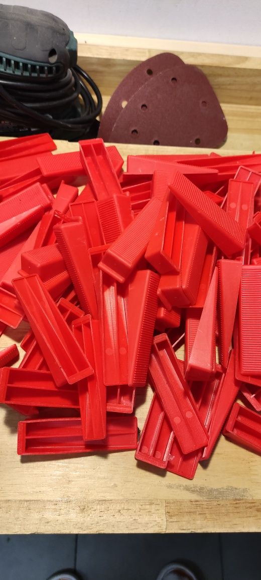 System poziomowania płytek plus szczypce