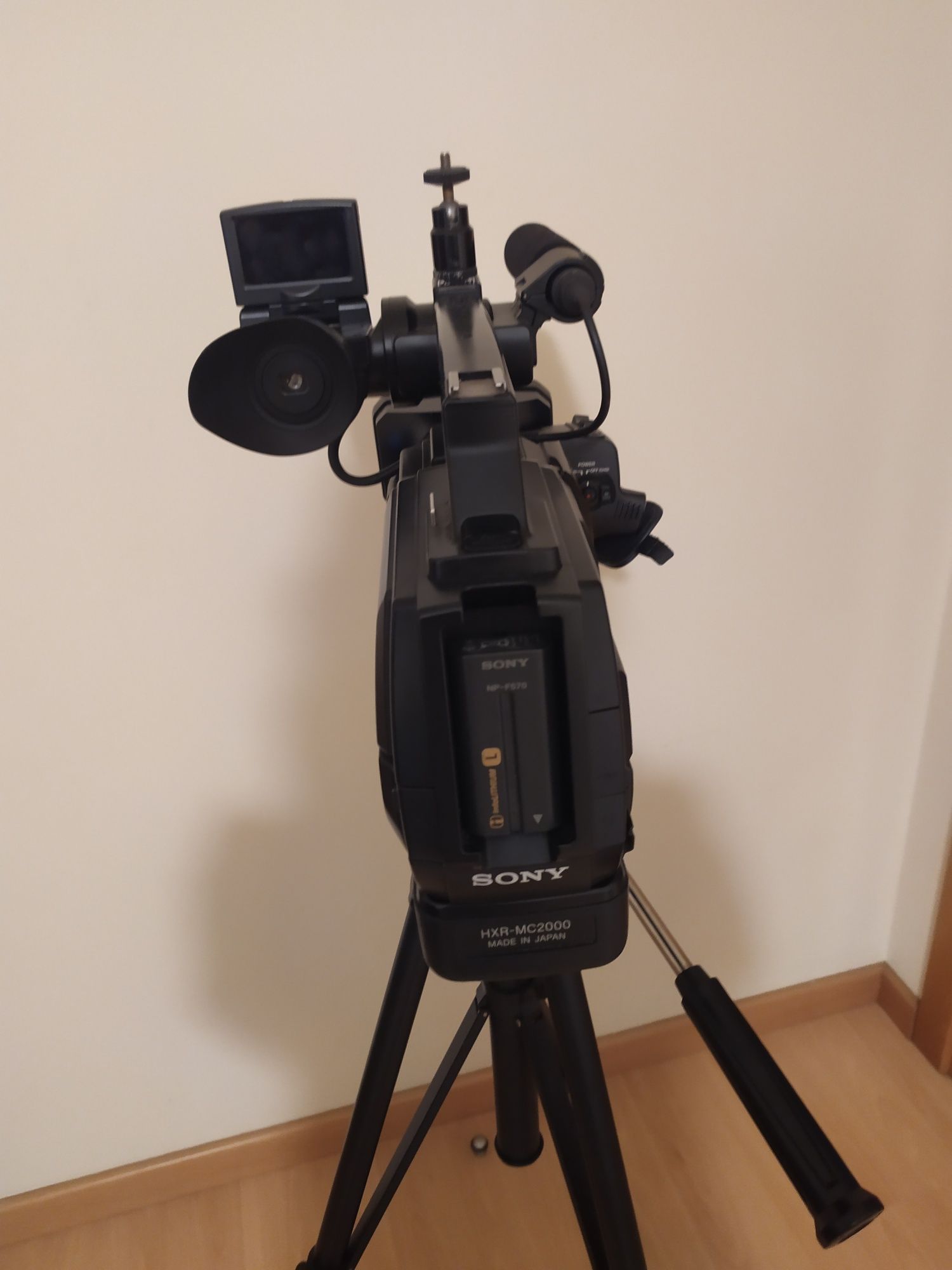 Máquina de filmar Sony HXR-MC2000