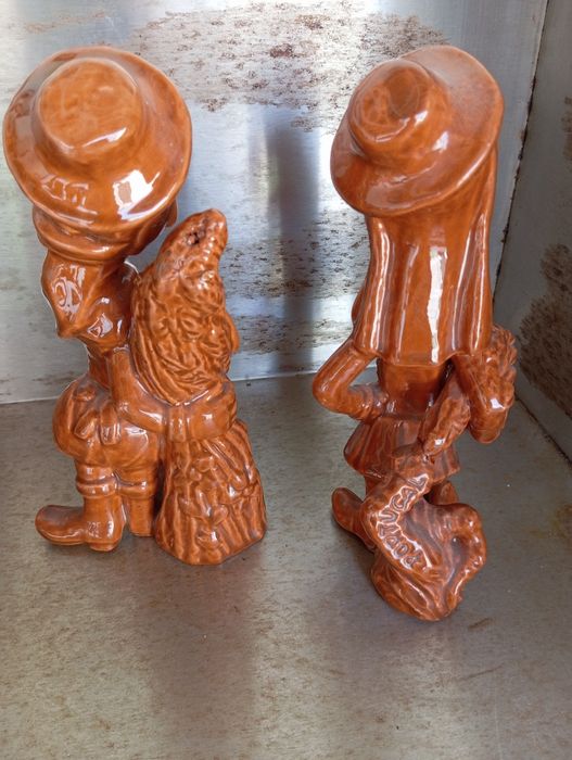 Esculturas em barro vidrado