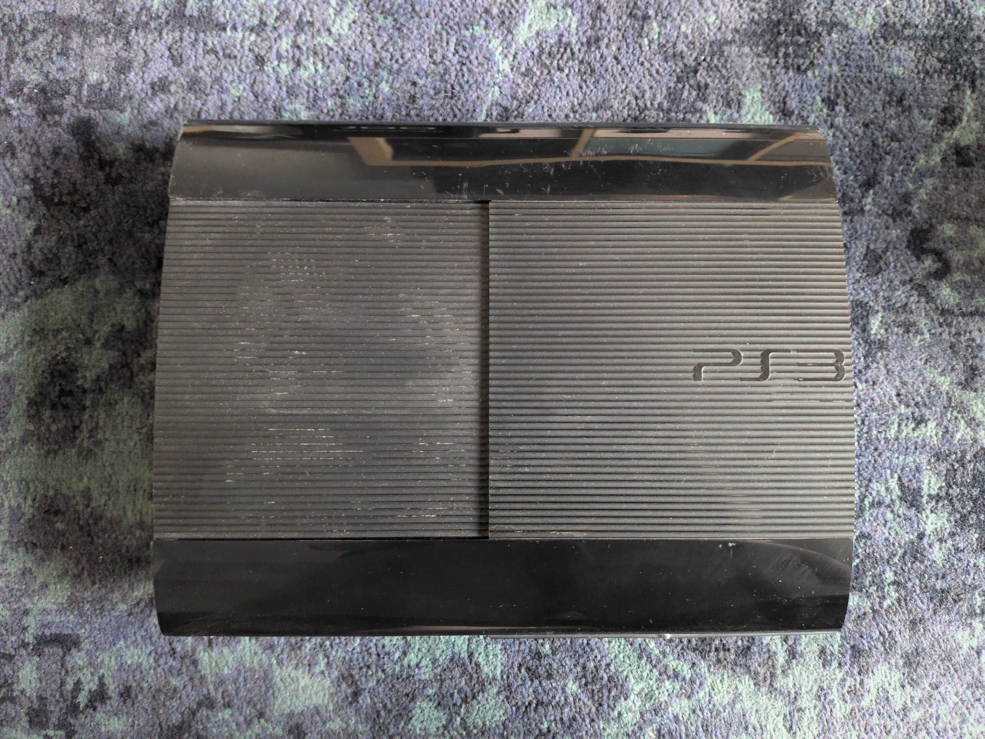 Konsola PS3 z zestawem gier + wyposażeniem