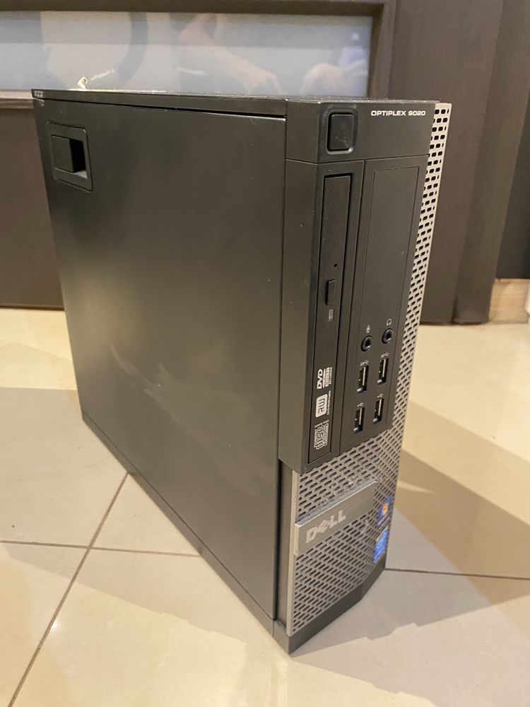 Komputer z monitorem