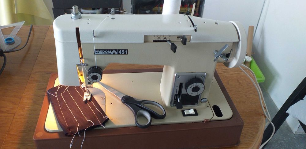 maszyna do szycia PREDOM łucznik 451  maszyna do szycia