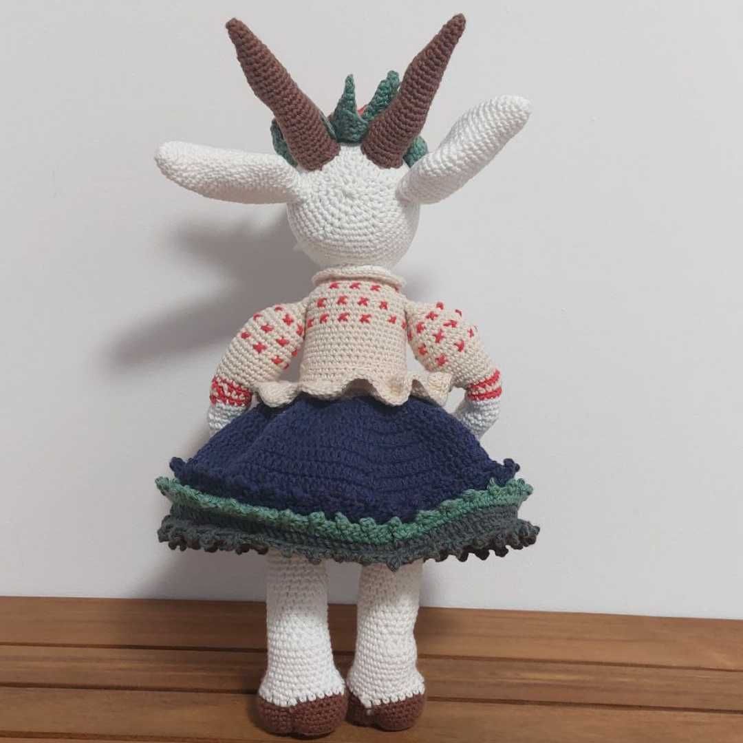 Ręcznie robiona zabawka amigurumi Koza z bajki