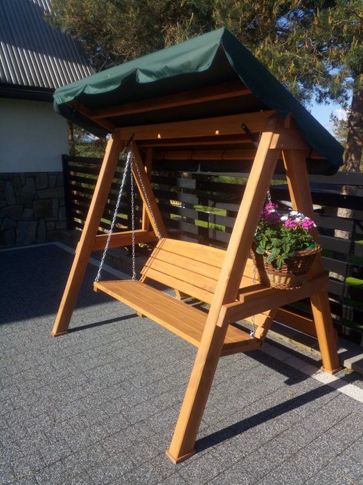 Huśtawka ogrodowa, drewniana z daszkiem