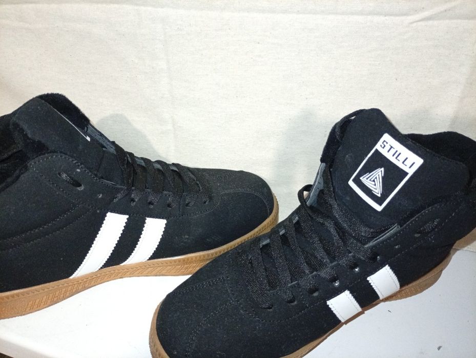 Зимові спортивні кросівки розмір 40