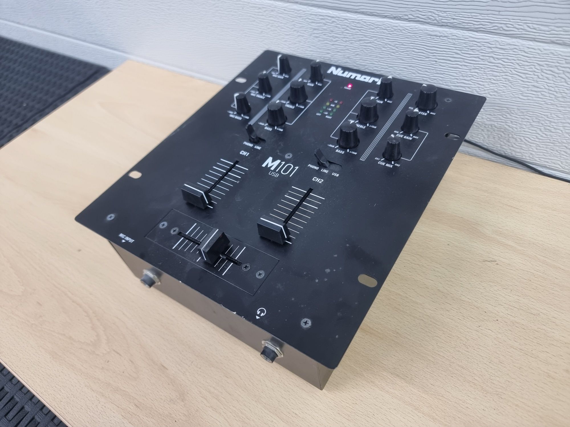 Mixer djski numark m101 usb uszkodzony najtaniej dla serwisanta