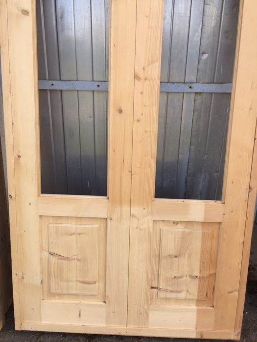 Міжкімнатні дерев'яні двері.