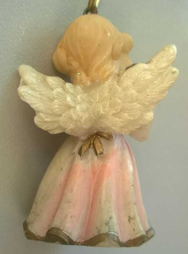 Figurki Figurka Aniołek z tamburynem do zawieszenia na choinkę 6cm