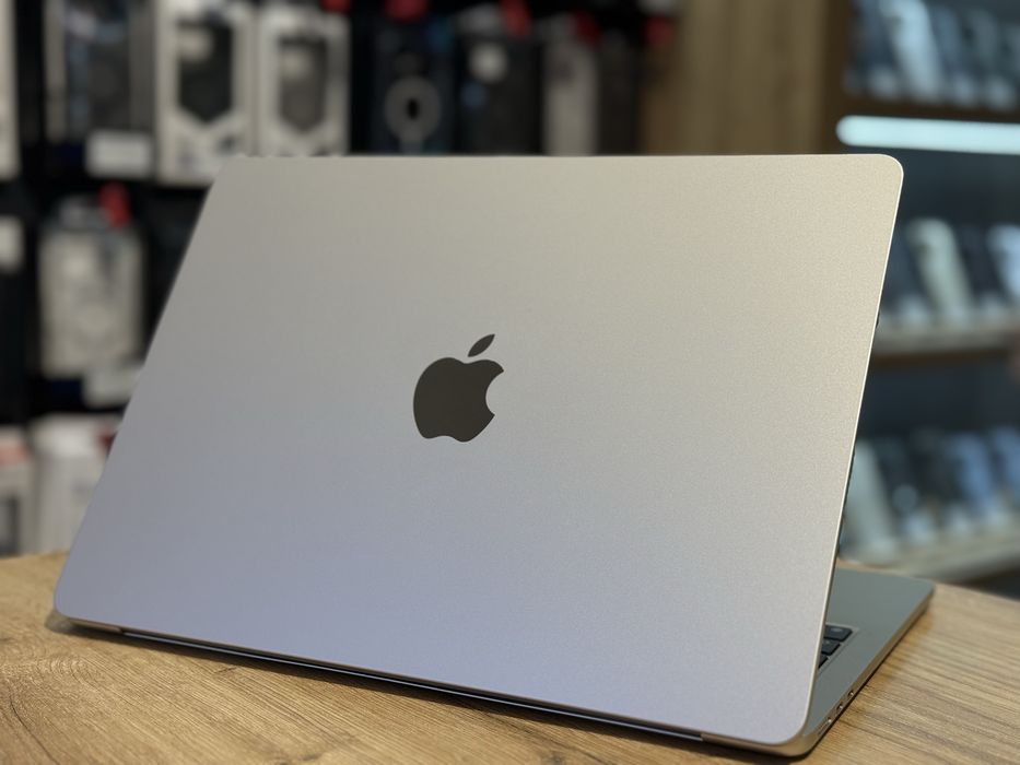 Apple MacBook Air 13 512GB 16GB RAM with Apple M2 2022