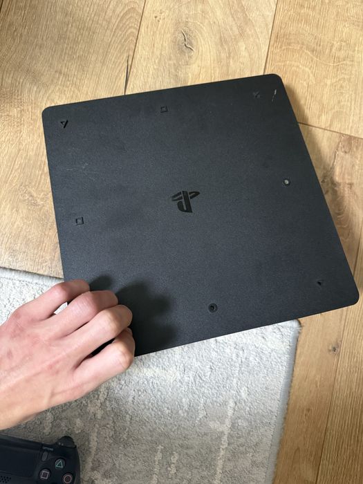 PS4 Slim 1TB +2 джойстика