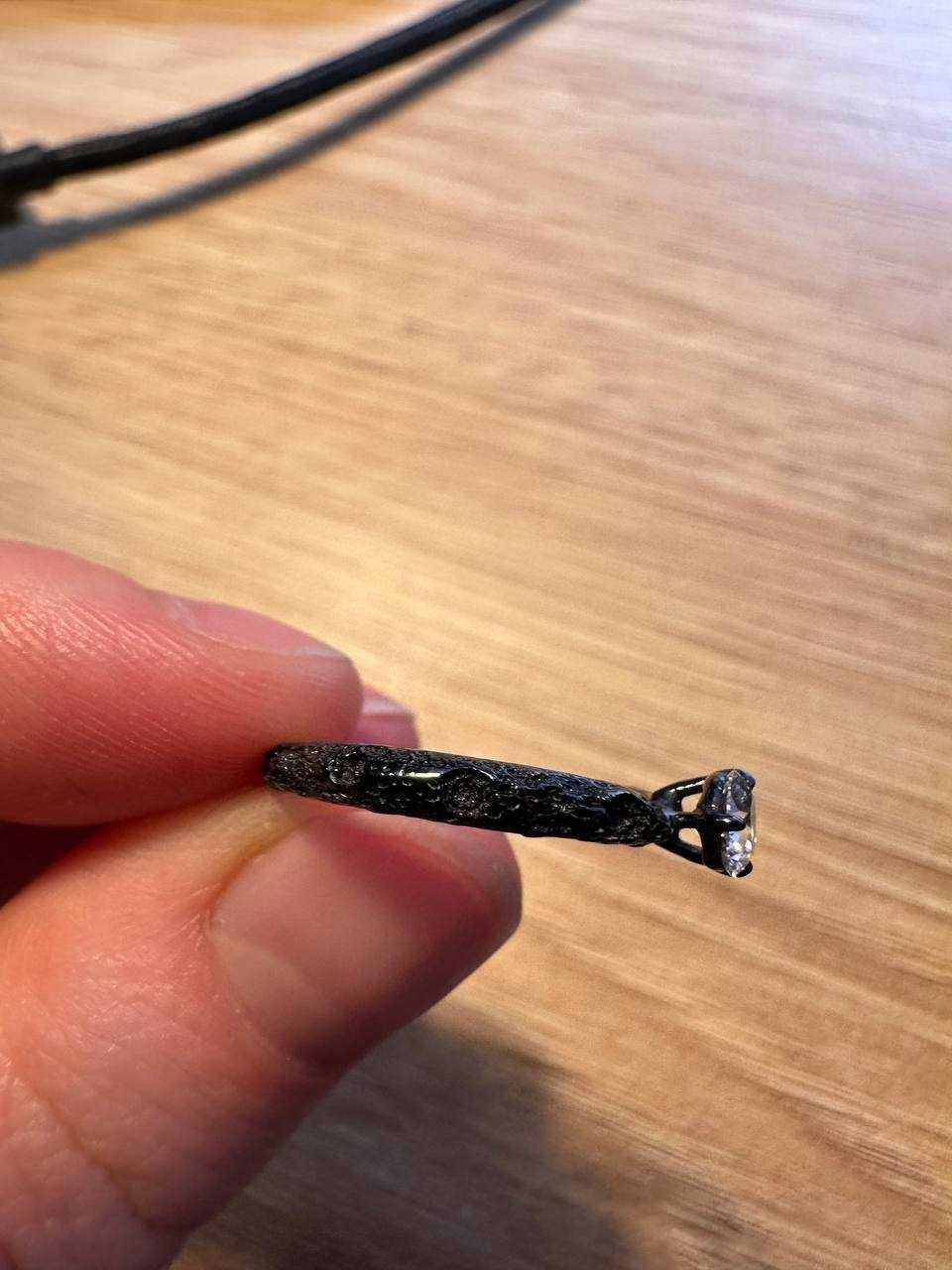 Pierścionek z diamentem 0.34ct GIA VVS2 F srebro oksydowane unikat