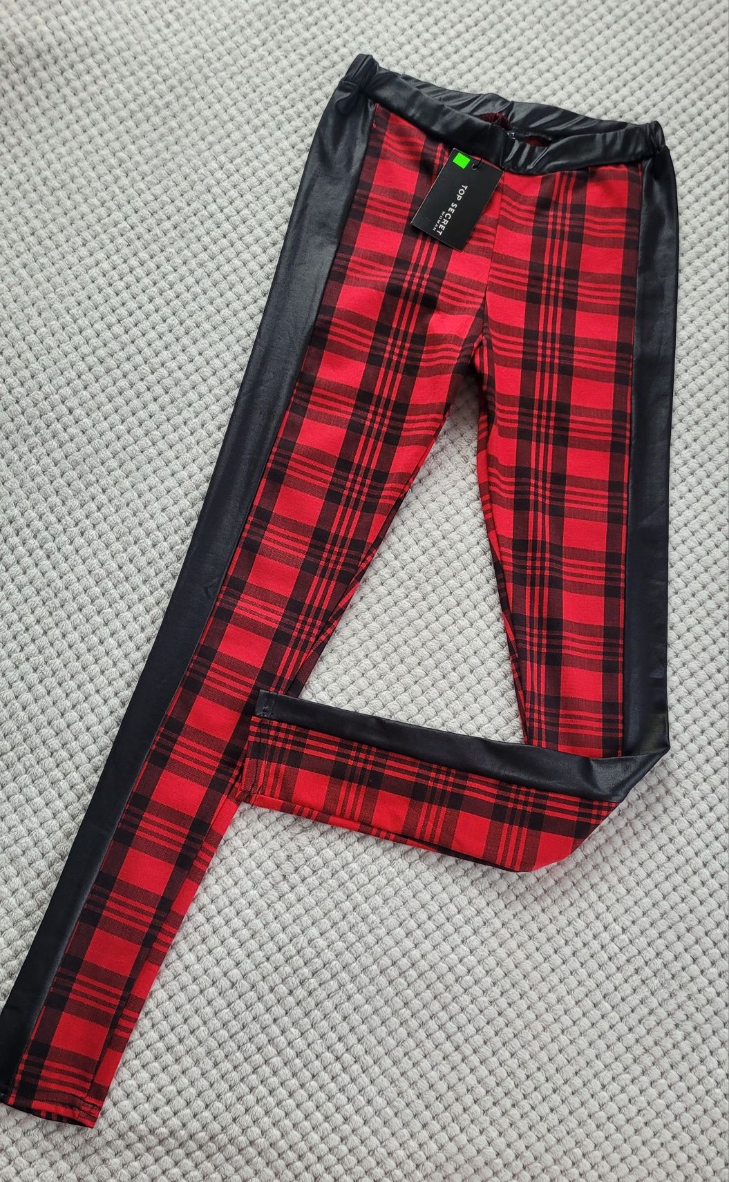 Nowe dopasowane legginsy damskie w kratę z czarnymi wstawkam