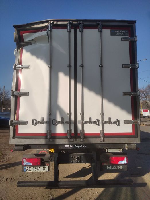 Ремонт виготовлення дверей ізотермічного фургону сендвіч-панелі Львів