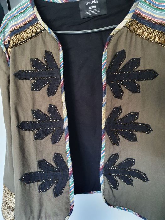 Krótki żakiet, kurtka Bershka r.M khaki, ozdobne elementy