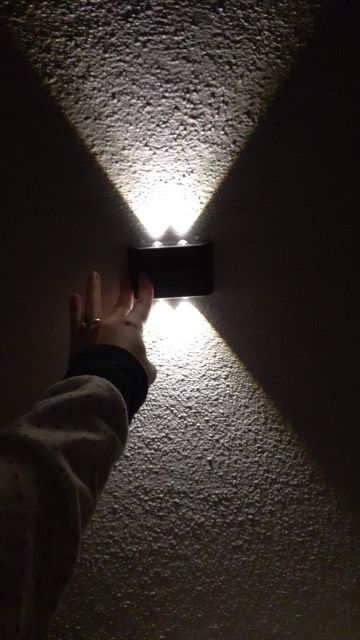 Lampka solarna na ścianę