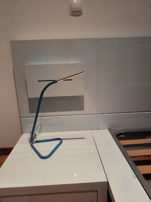 Cama com estrado azul bebé