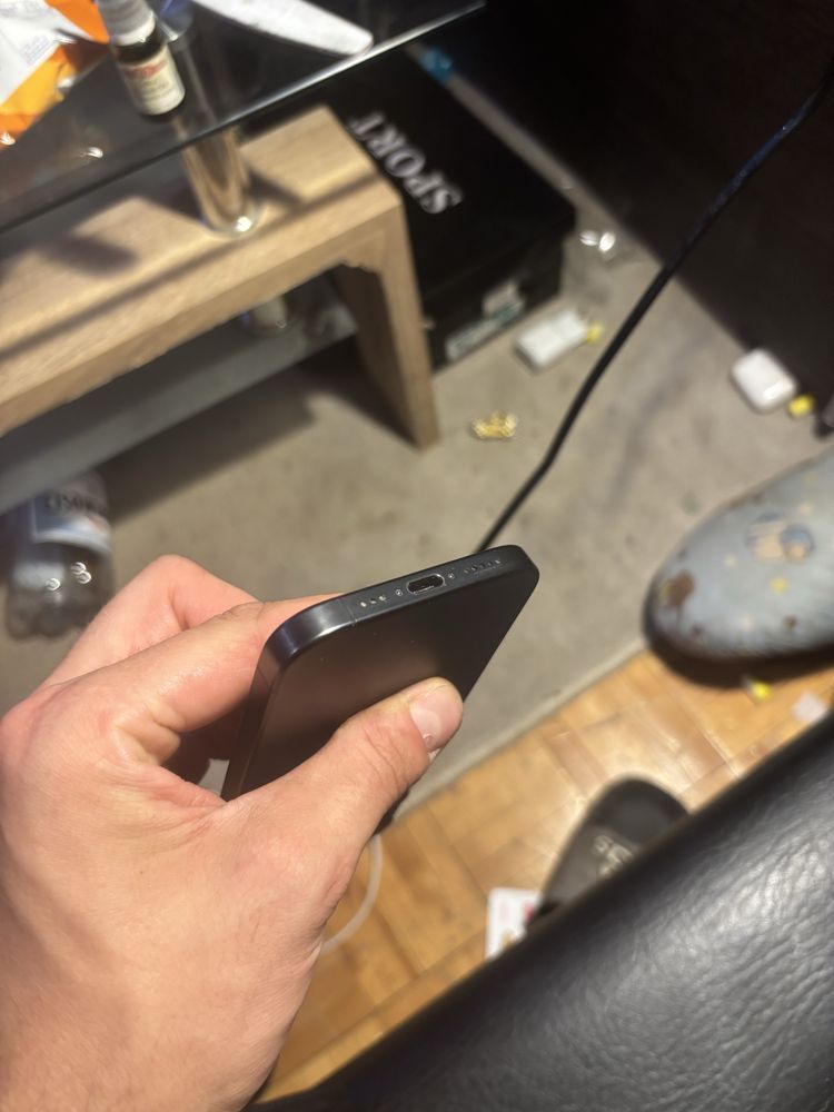 Iphone 15 pro zablokowany na części