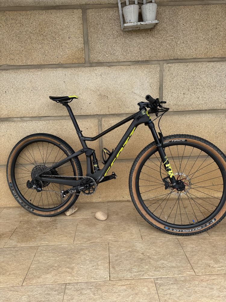 Scott spark rc com rodas de carbono