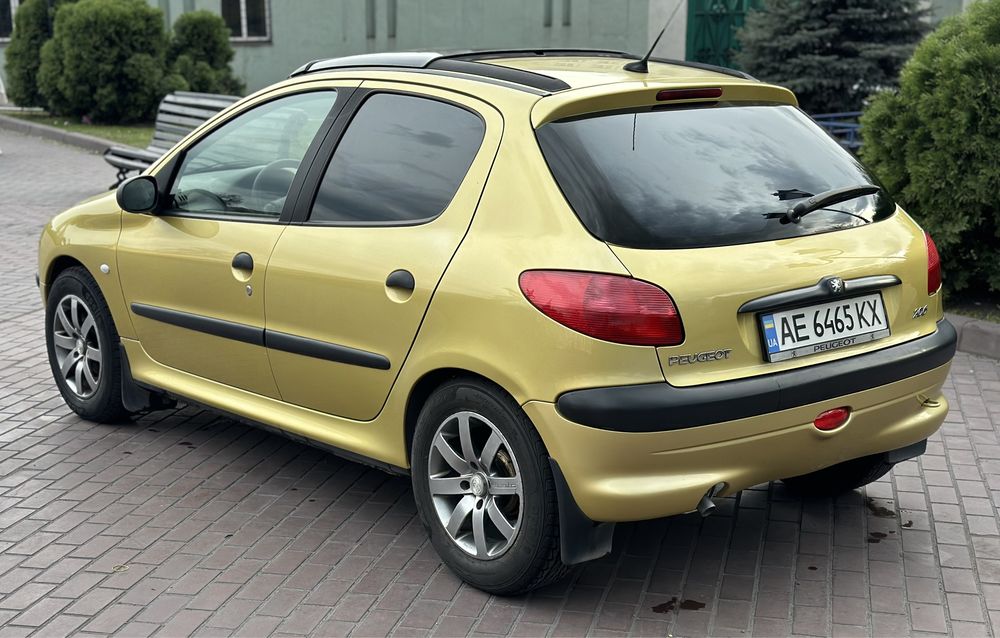 Продам Peugeot 206 2002 1.4 автомат