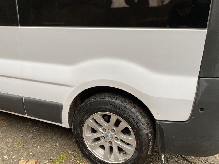 Opel Vivaro 2004 рік 1.9 довга база