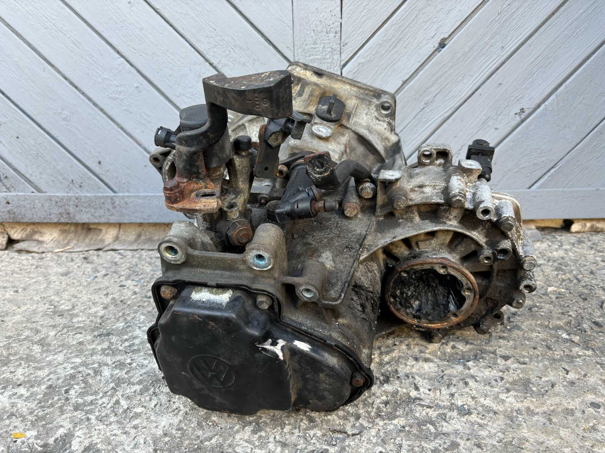 КПП коробка передач Volkswagen Passat B3 B4 1.8 2.0