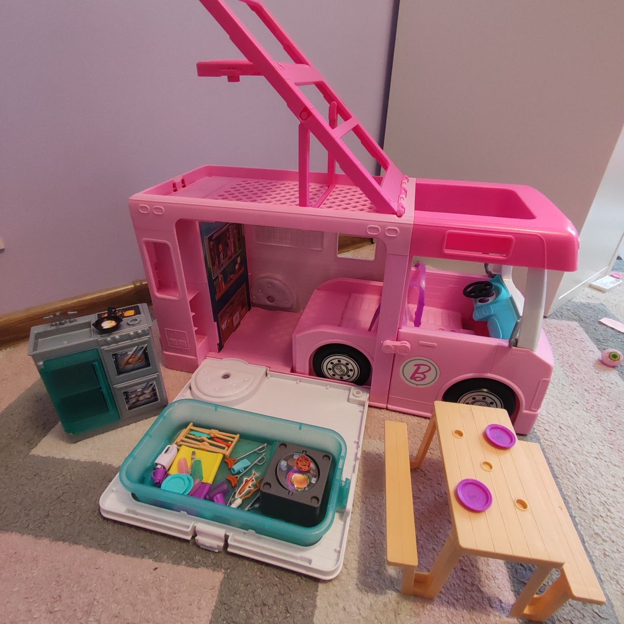 Kamper Barbie z akcesoriami