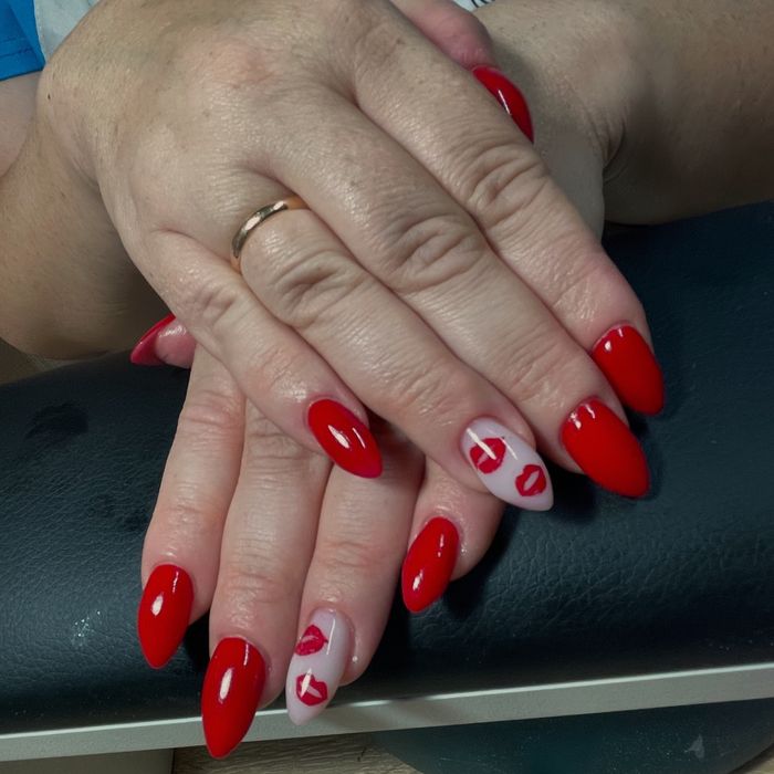 Маникюр/педикюр/