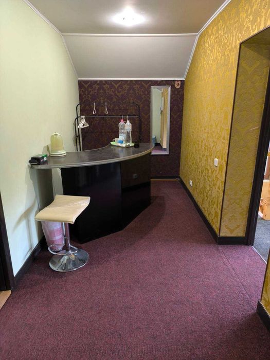 Продається офіс з ремонтом в центрі