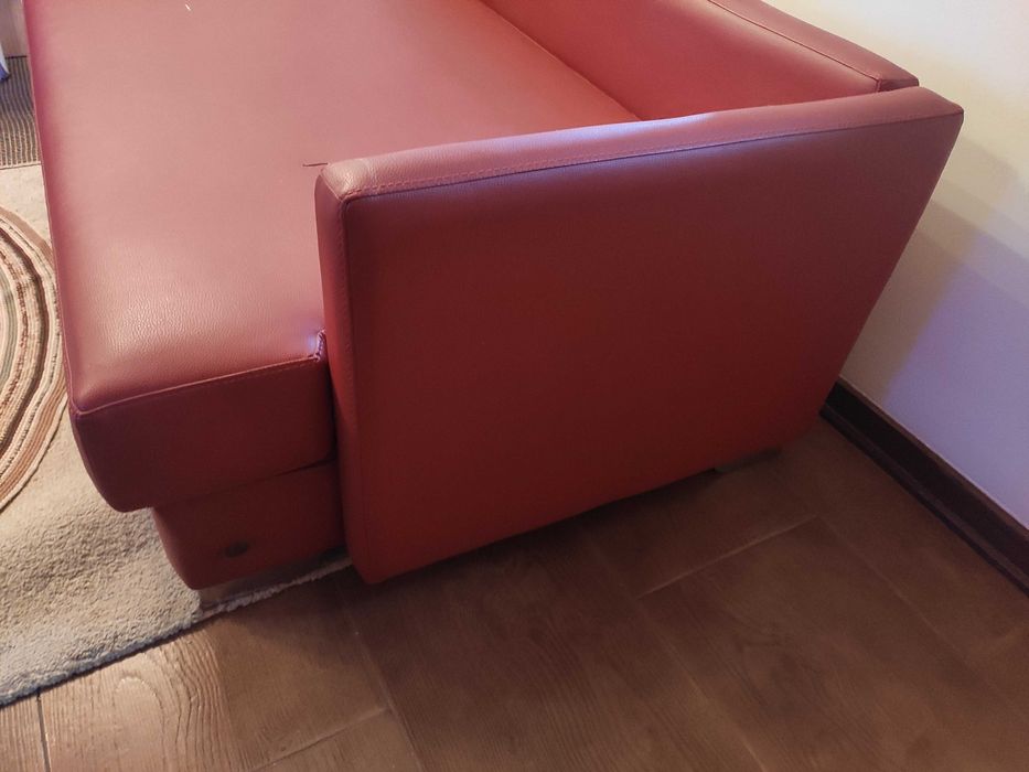 Sofá usado com pequeno defeito