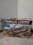 Pista de brincar com looping paralelo