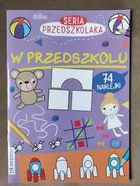 Książka z zadaniami, naklejkami i kolorowankami 'W PRZEDSZKOLU'