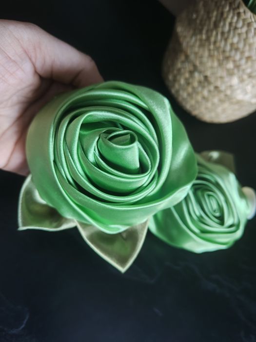 Spinki klamry do zasłon zielone roze 2 szt