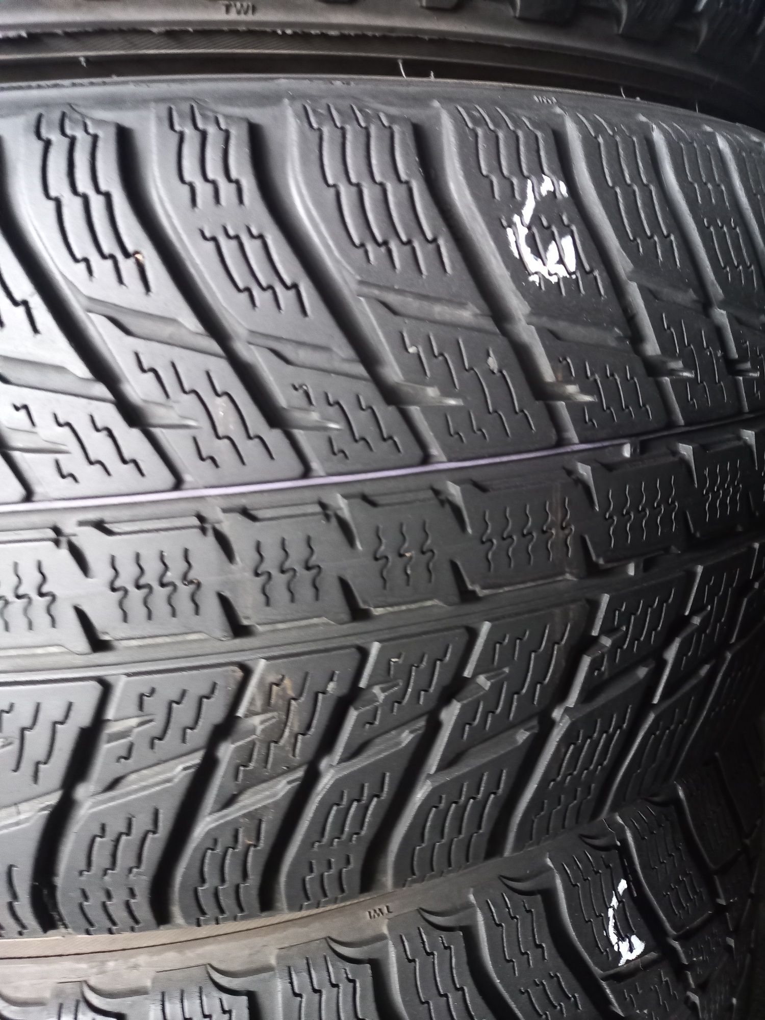 Opony używane 235/55/17 nokian 2x8 mm 2x 6 mm