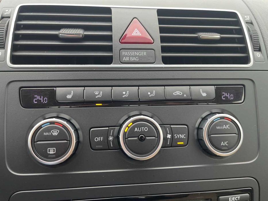 Volkswagen Touran 2015 2,0 TDI в идеале HighLine.