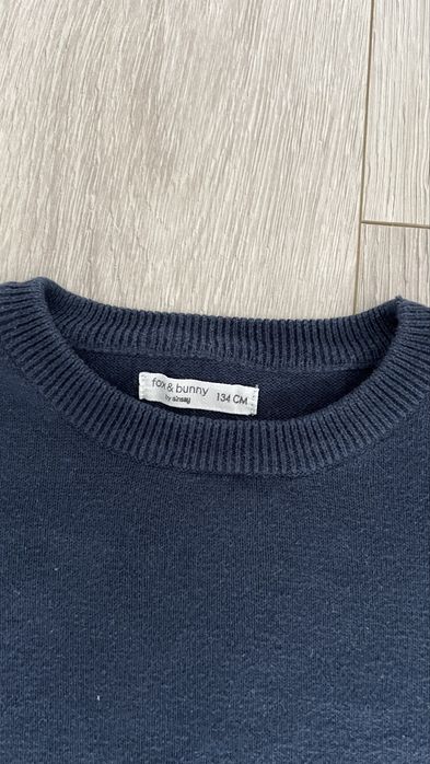 Sweterek  granatowy 134