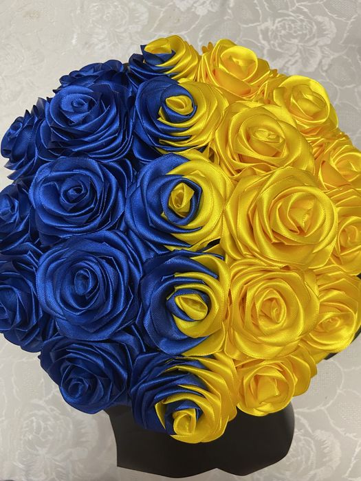 Рози з атласної стрічки