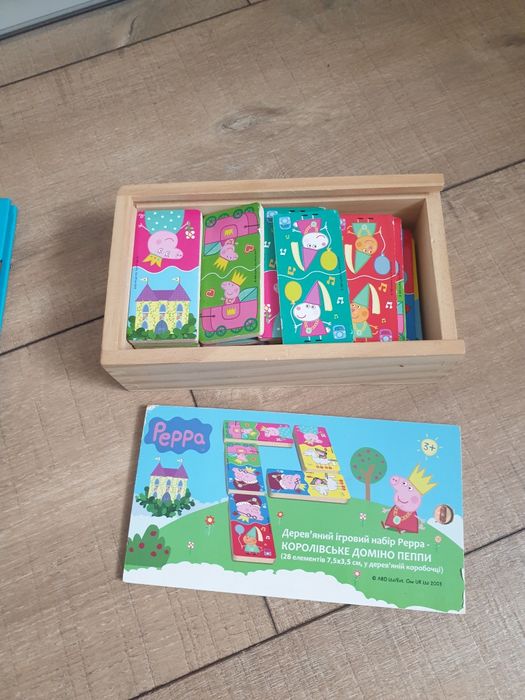 Książka z magnesami Świnka Peppa i domino Peppa Pig