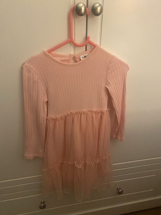 Sukienka plus kilka ubranek gratis