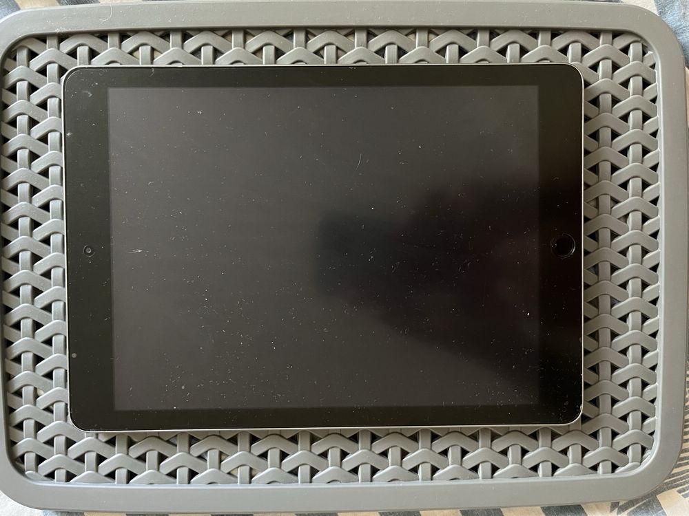 Продам apple iPad ( 5-поколения )