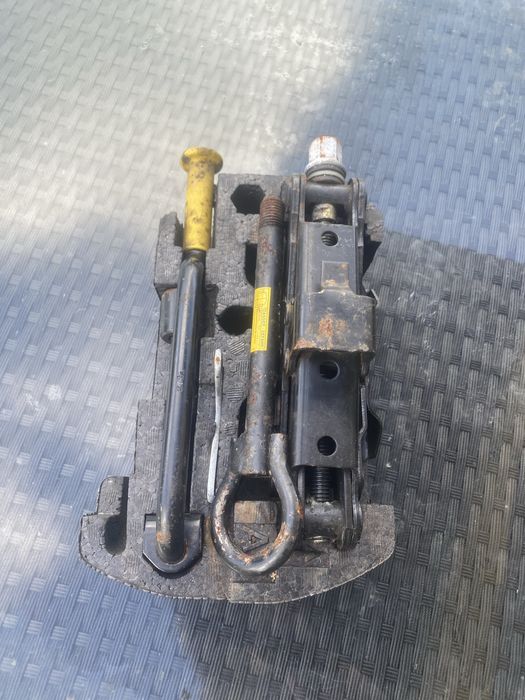 Lewarek renault scenic